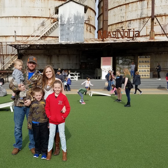 Meet your Posher, Hannah - Picture 2 of 3